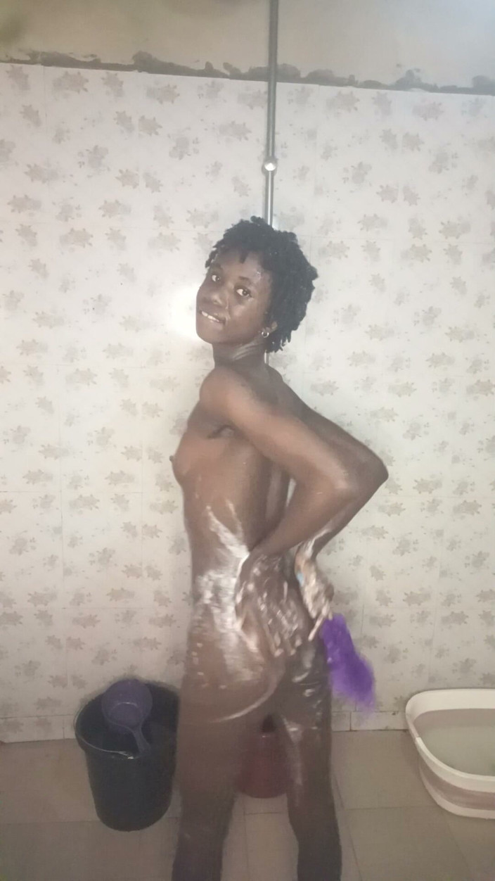 Dwuxxx: Bath Time with Dwuxxx