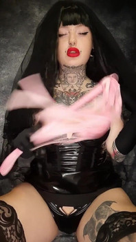 Novia dominante toma el control total