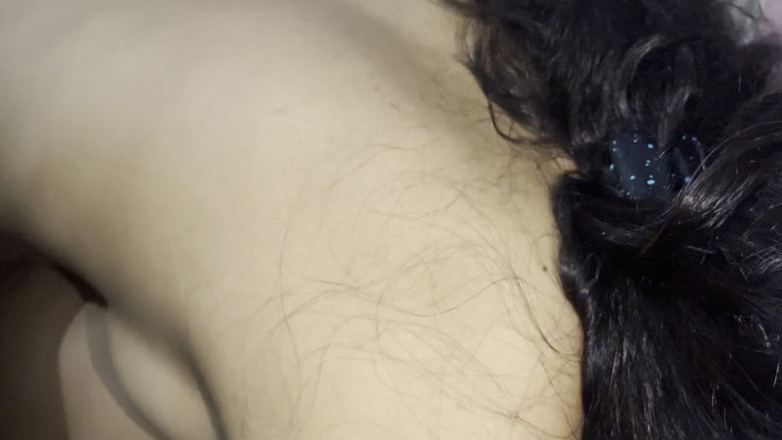 NikiRathod: GFとの騎乗位セックスへの手コキ