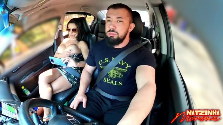 NatzinhaMorena: Traffic Blowjob: Exhibitionist Brunette Shows Her Tits and Sucks It...