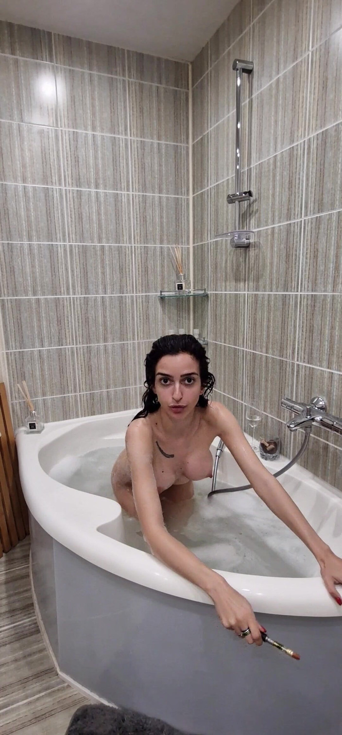 silicone_brunette: Diventare cattivo nella vasca da bagno