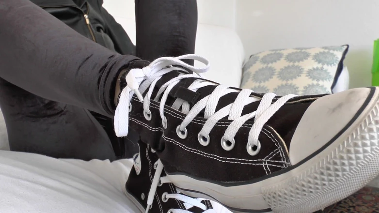 Lady Victoria Valente: Vacuum Dusty Sneakers and Then Cum on Them! POV, JOI,...
