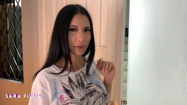 Sara films: Horny plumber shows her huge ass