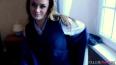 College Uniform: Footloose yang menampilkan Jess Impiazzi