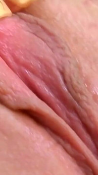Irresistible pussies - Scene #11