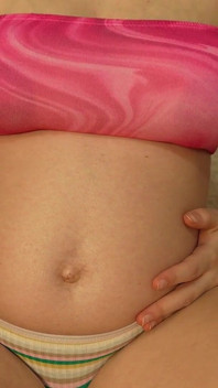 Sie wollte nur den bauch kümmern, war aber am ende getränkt, geil