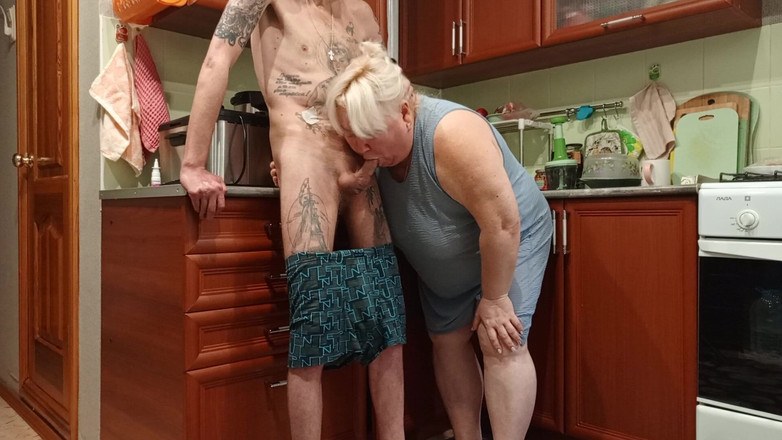 Zona901: Memukul pantat besar ibu tiri saya dikongkek dalam mulut, pepek...