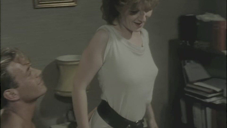 pornitaliangraffiti: All'hotel Del Sesso Nessuno Viene Risparmiato