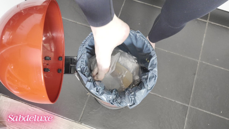 Sabdeluxe: Scholl Smash Cardboard