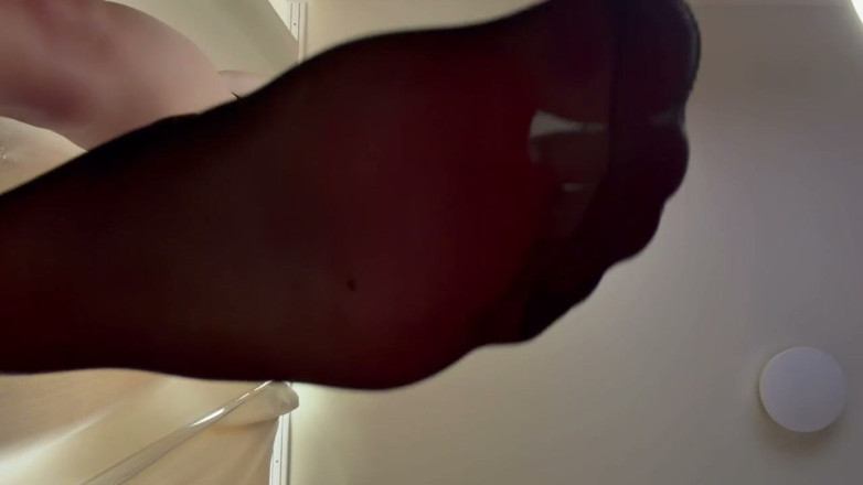 Skinny_lady69: Nylonové ponožky POV, úplná kontrola dechu a uctívání nohou