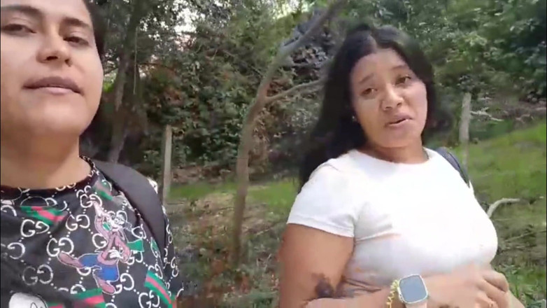 Leona AndJazzlin: Seks Pertunjukan bogel pepek