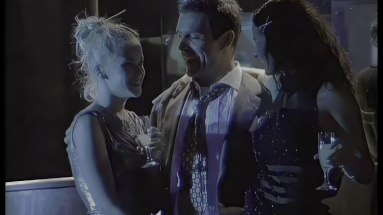 Inhonorof porn: 2 pelacur berkongsi ayam Itali di kelab malam di kalangan...