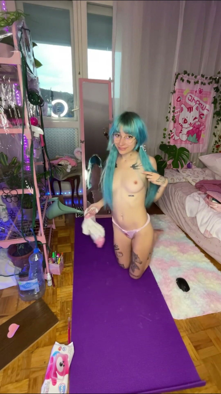 lanalovacutie: Yoga Naked