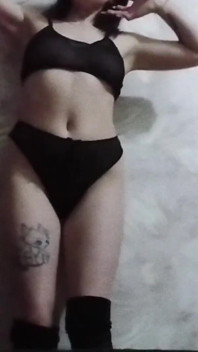 Vine de la universidad, me estoy desnudando para ti y bailando un striptease, mírame