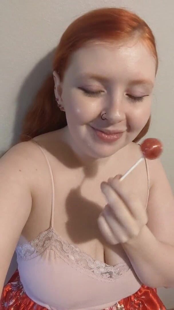 Sin Spice by Sophia Sinclair and Jasper Spice: Penggoda menghisap lollipop!