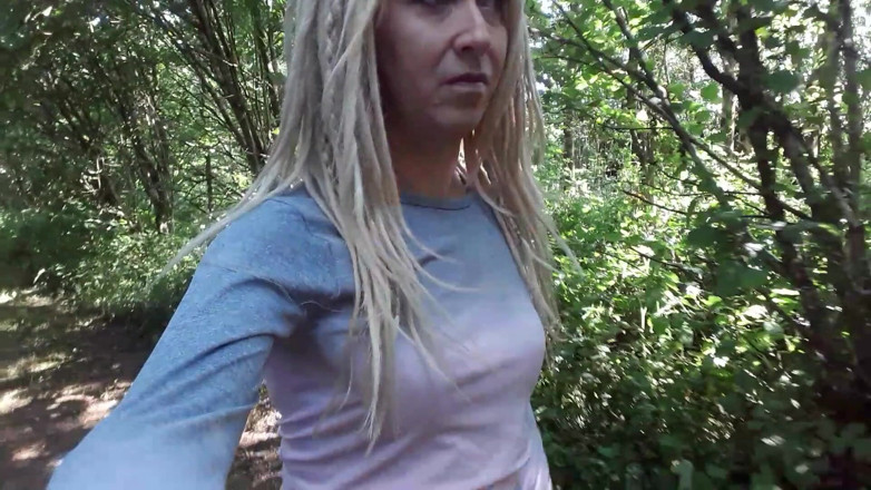 The Midnight Minx: Crossdresser na procházce