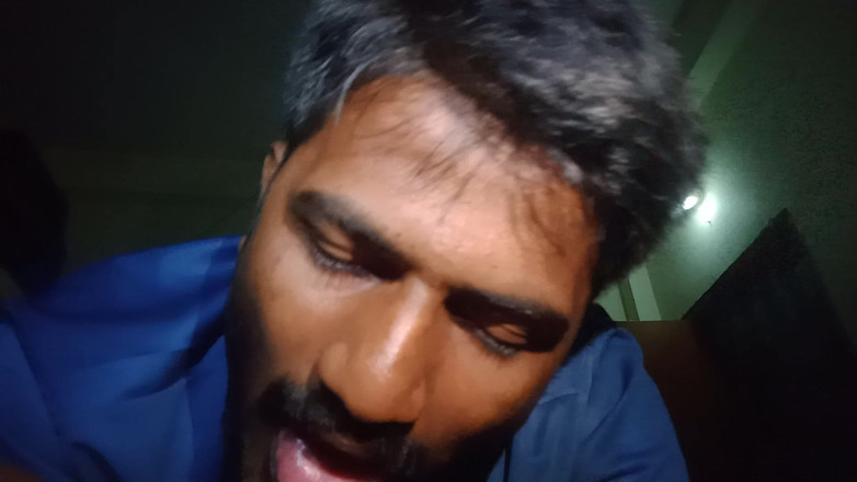 KUMBHA MANOJ KUMAR: Pornostar nachtshow genießen