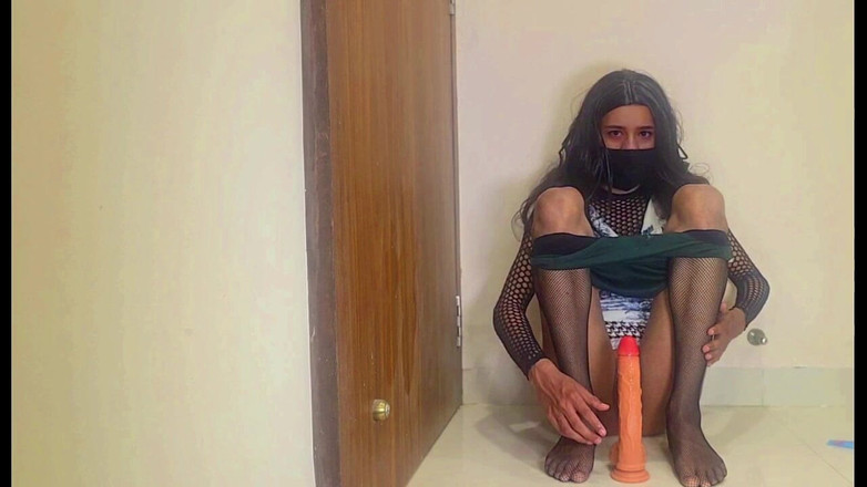 Real Rabbit: Симпатичная девушка пробует в первый раз