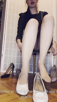 โชว์ส้นเท้าและปั๊มของฉันบนเท้าไนลอน มุมมองคนเย็ด