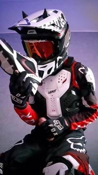 Noi adidași Nike și uneltele mele preferate motocross m-au făcut atât de tare