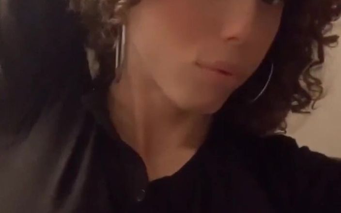 Tia Tizzianni Productions: J’ai fait des trucs de DJ toute la journée, donc...