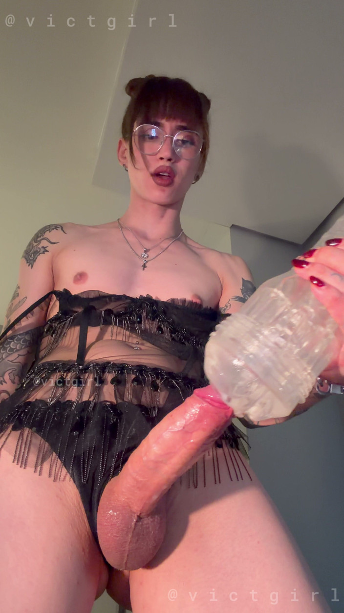 Victgirl: Bet You Want Your Mouth Here!