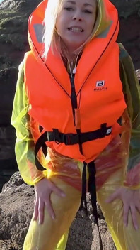 Lifejacket, PVC a neprene namočené ve slunci a spunku