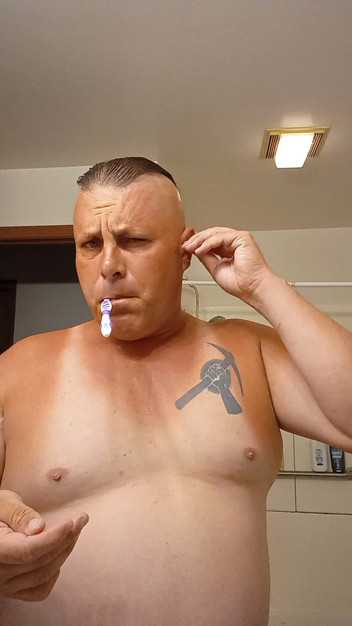 JG Risk: Banheiro , masturbação no chão