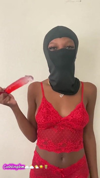 Hatun domalarak sikiliyor ve sonra dölünü götünden boşaltıyor!