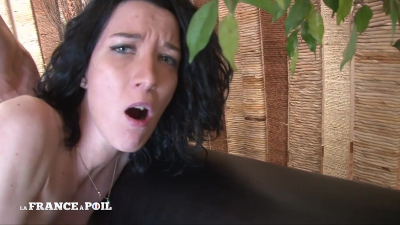 French BDSM: Güzel küçük memeli esmer iki kadın bir erkek üçlü grup sekste...