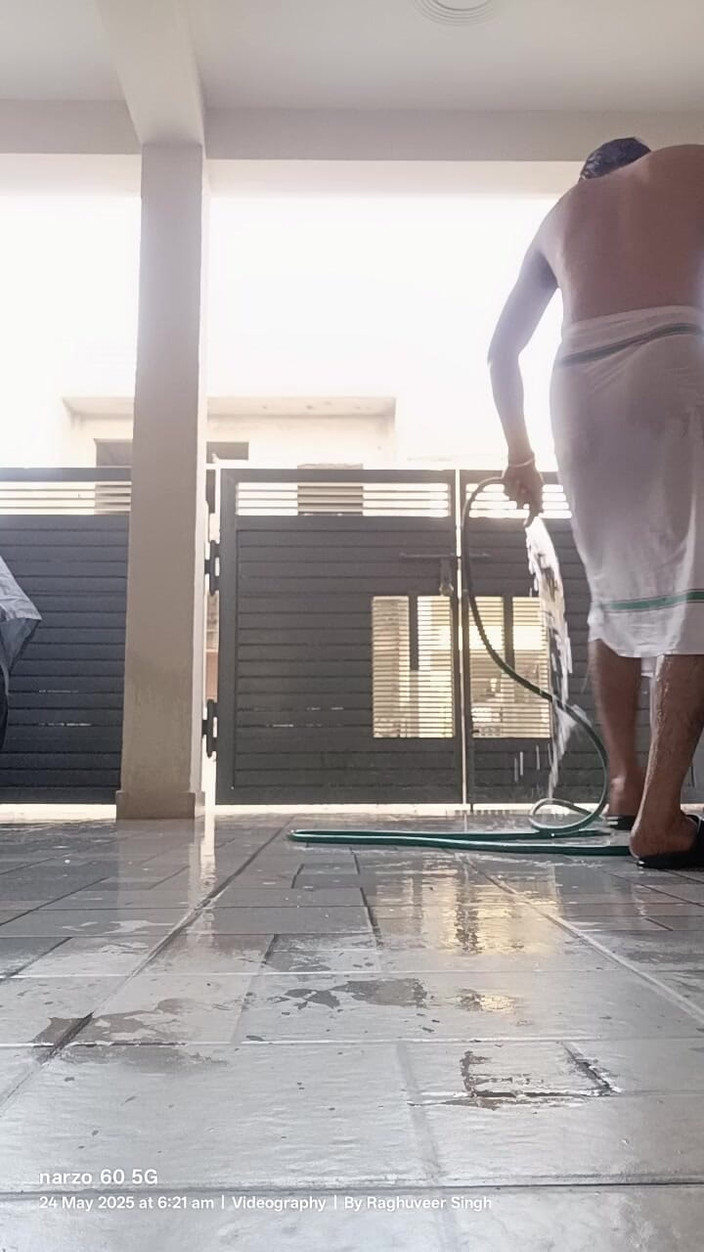 Rajasthani-old-lover: Il patrigno indiano si gode la doccia e scopa il...