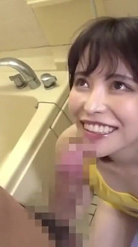 Aku memimpikan istri tetangga berkunjung dengan rok mini. - 2