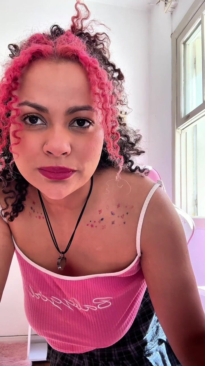 Cutiepiie Chubby: Süßes mädchen-zusammenstellung laute mit albernen gesichtern reaktionen