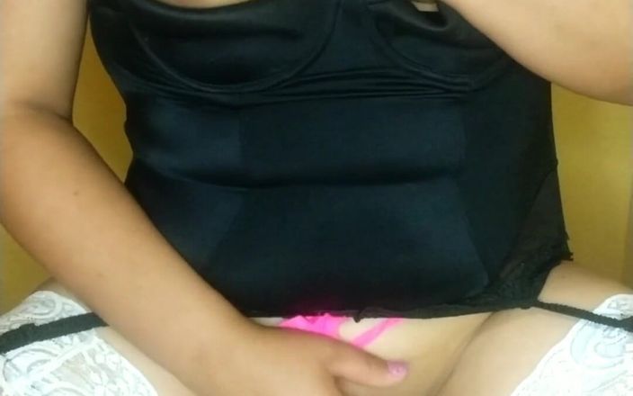 Carla Villalobos: 濡れて滴り落ちるオープンシェル