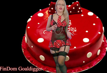 FinDom Goaldigger: Urez-mi un la mulți ani!