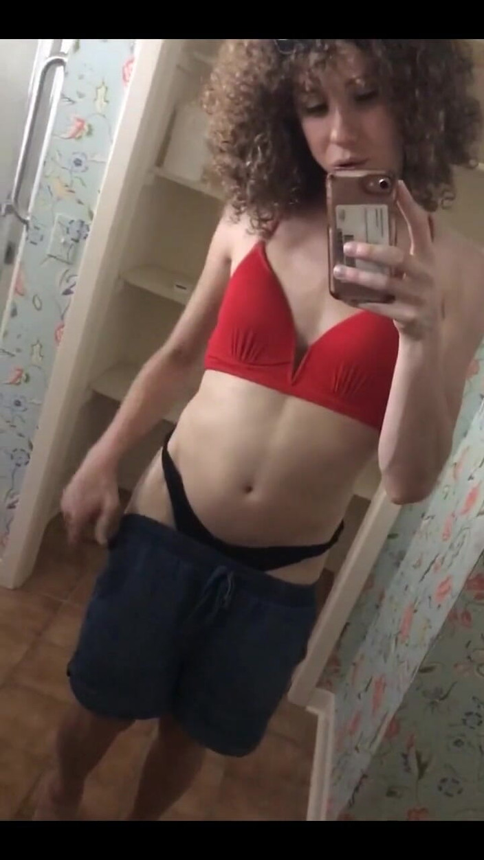 Tia Tizzianni Productions: Devine obraznică la lac- un serial