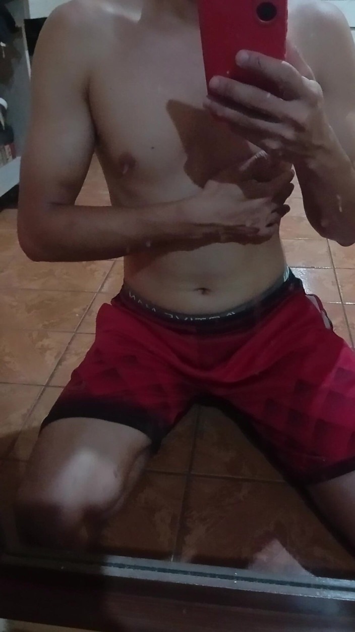 Ray Oliver: Red Shorts में लड़का