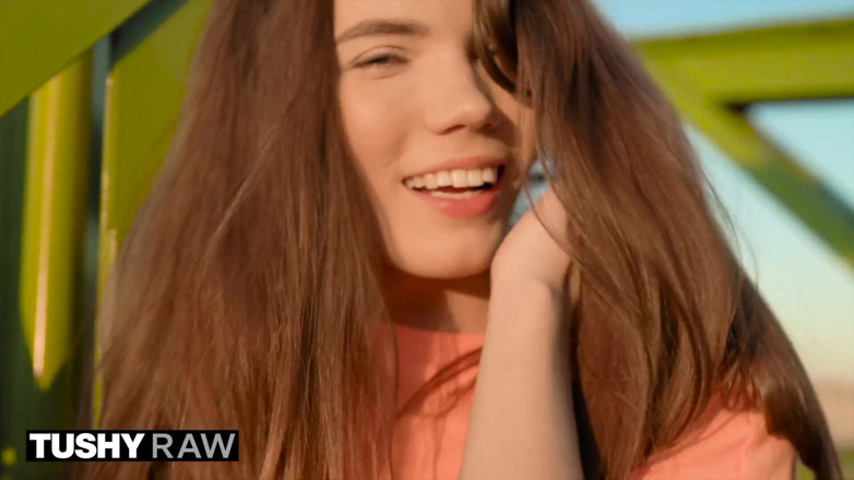 Tushyraw: Tushyraw - ¡un estudiante universitario toma una mega polla en el culo!