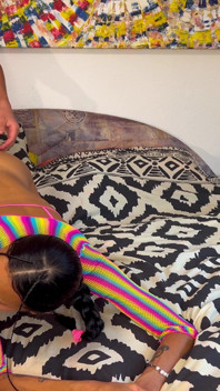 Pequena latina Violeta Grey pega no parque público para sexo fetiche por pés