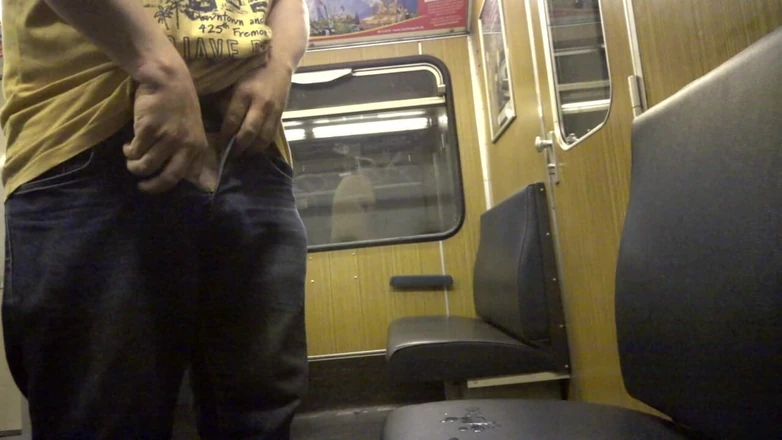 Our Hornyness: Ejaculare pe scaunul din metrou