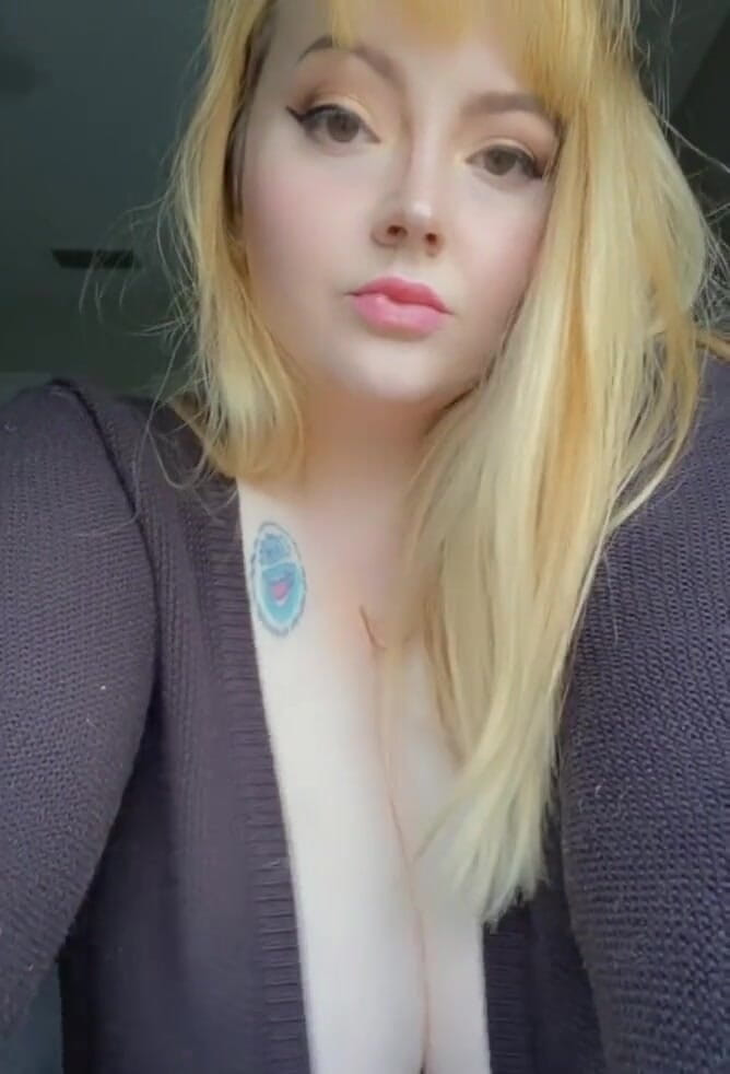 Hunnybrat: İri göğüslü kilolu öğretmen