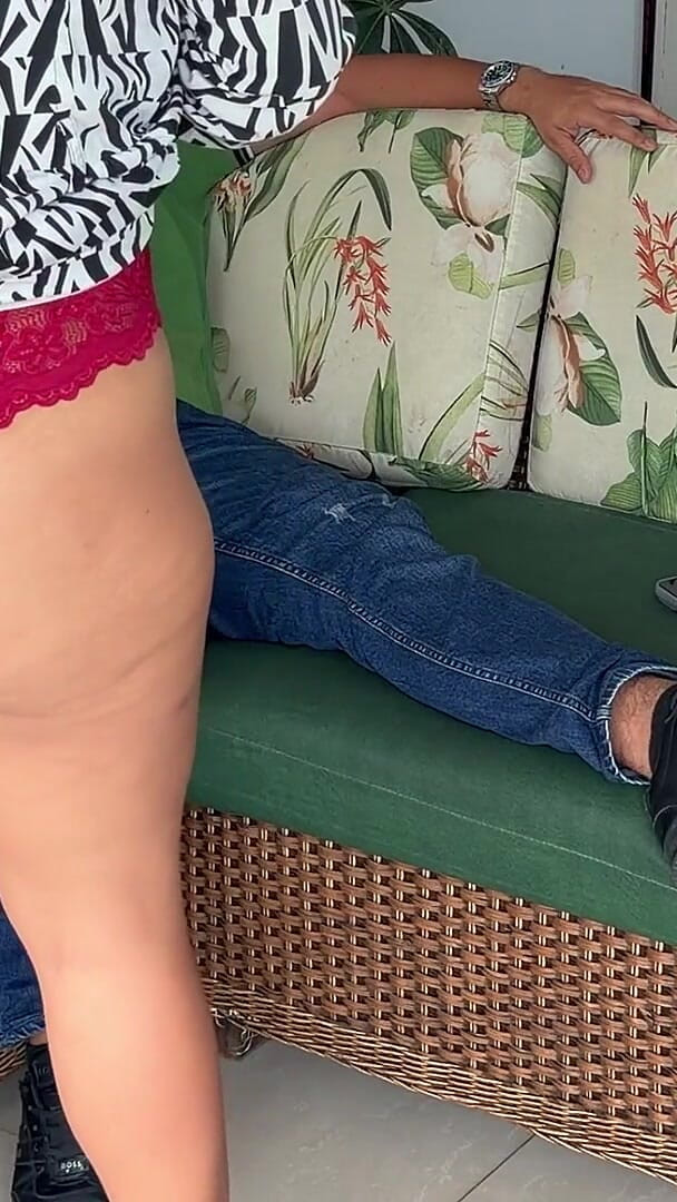 Friendly Visit Turns Into Wild Sex with a Slut! (MaRaSexx)