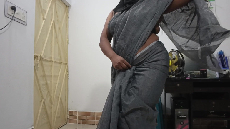 Tabasum studio: Cute Desi Girl Dancing to Hot Bhojpuri Song