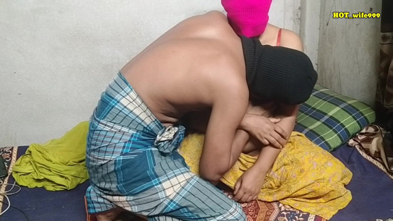 Hot_wife999: Vợ và chồng trong làng siết chặt lần đầu tiên lãng...