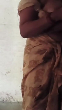Pasangan bugil asik ngocok di desa india