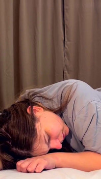 Het lezen werd onderbroken met snelle kontbeukende, anale creampie