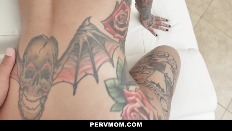 PervMom: Ibu tiri toket besar lily lane pengen dihamilin