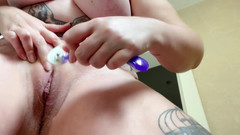 Kisicaxx: MILf rasiert haarige muschi