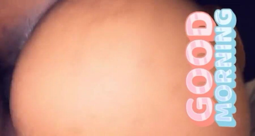 Fijii pornbox: Co tlustý zadek udělá s velkým černým pérem Lol Vše bude...