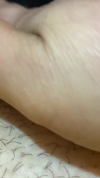 M-am trezit fierbinte și nu mi-am reținut impulsul, ajungând să mă masturbez foarte bine până am ajuns la orgasm